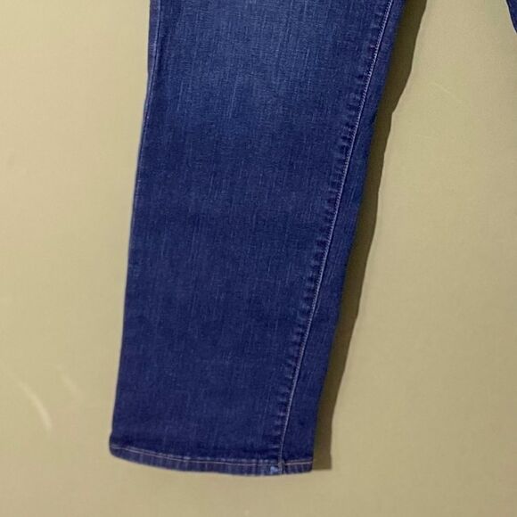 Levi’s NWOT Perfectly Slimming 512 Straight Leg High Rise denim jeans W32 L30 - Picture 5 of 12